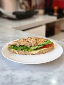 Croissant Integral Pesto