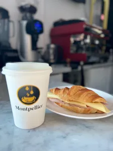 Croissant + Café Grande